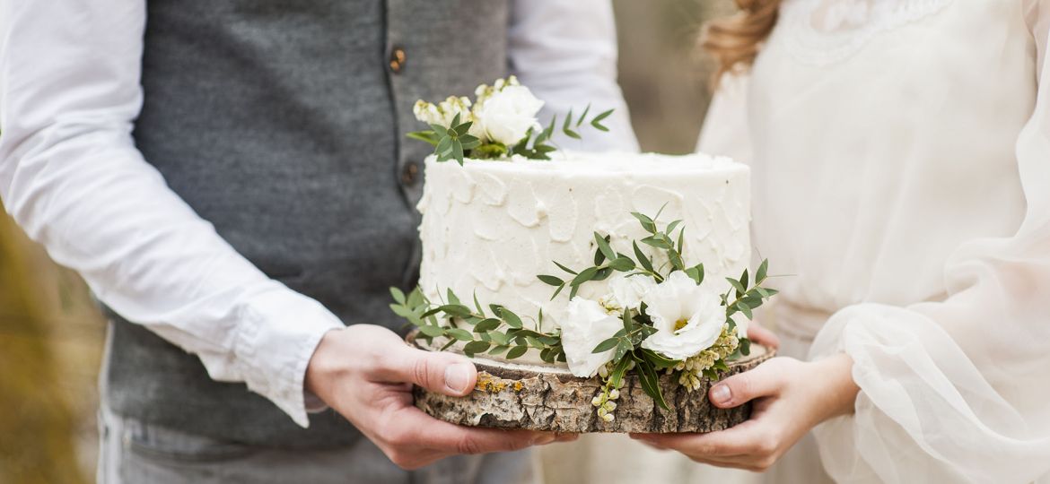 Couple with wedding cake